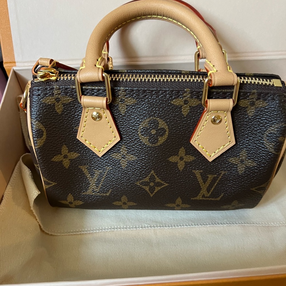 LOUIS VUITTON
Monogram Nano Speedy Bandouliere